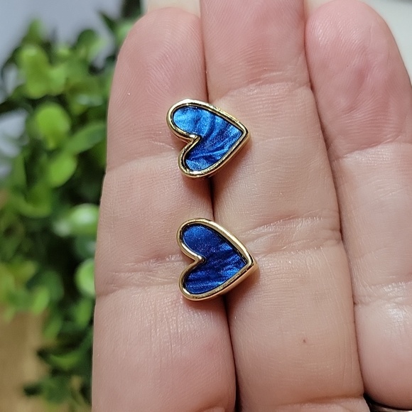 🔥LAST PAIR🔥 Blue Heart Stud Earrings - Picture 5 of 6